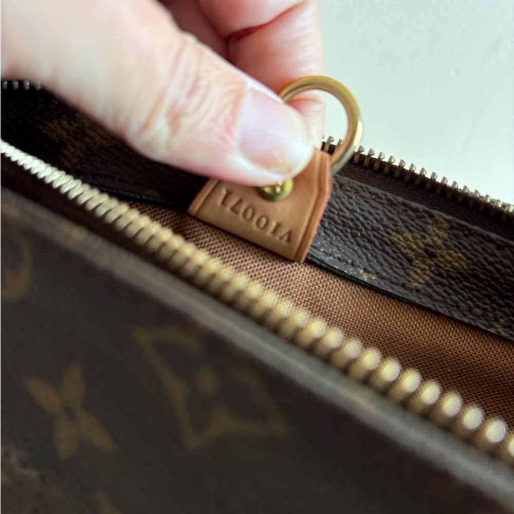 Authentic Louis Vuitton monogram shoulder crossbody bag - Picture 9 of 10